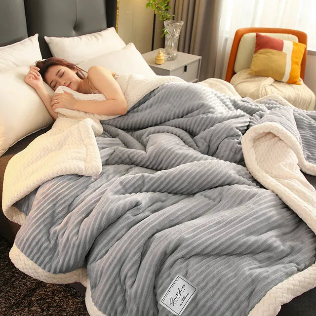 Fleece Decke 150x200 cm – weiche Wohndecke für zwei Personen