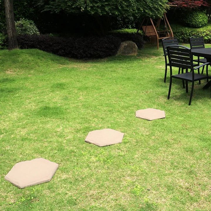 Rutschfeste Gehwegfliesen mit Bodendornen für Gartenwege