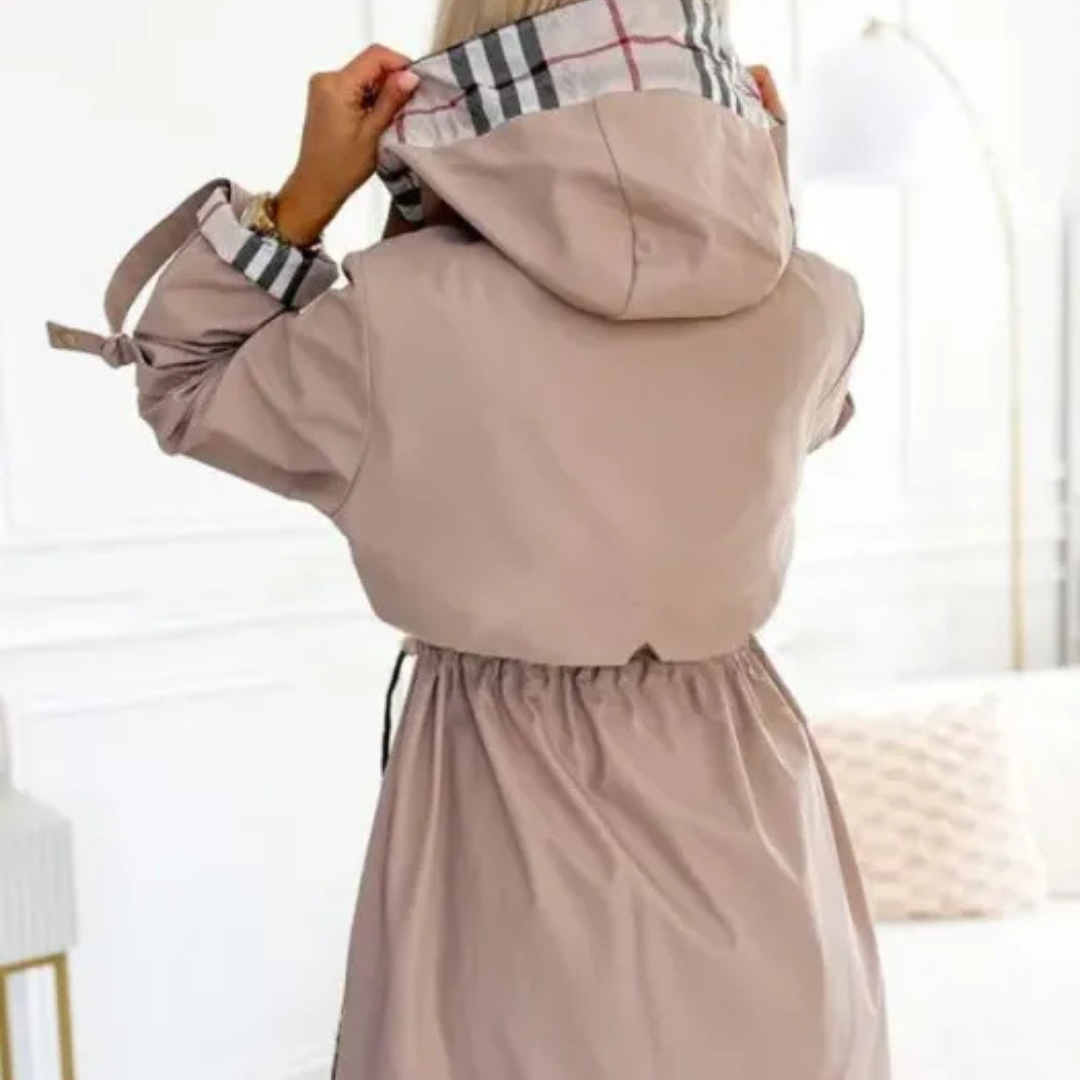 Damen Regenjacke mit Kapuze – wasserdicht, windabweisend, tailliert