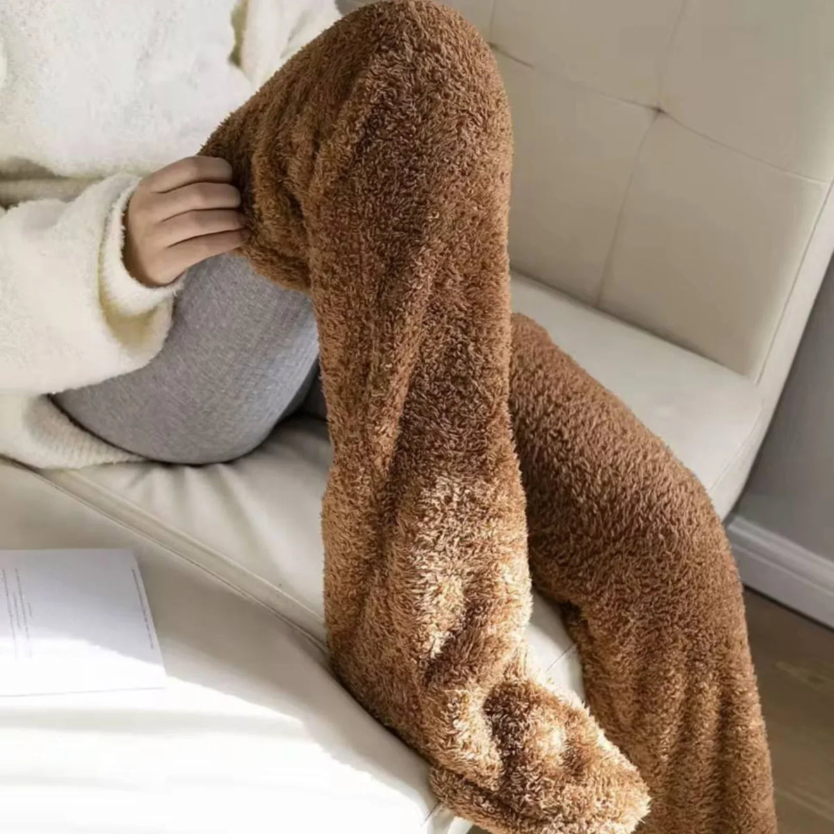 Flauschige Overknee-Socken mit Anti-Rutsch-Pads für zu Hause