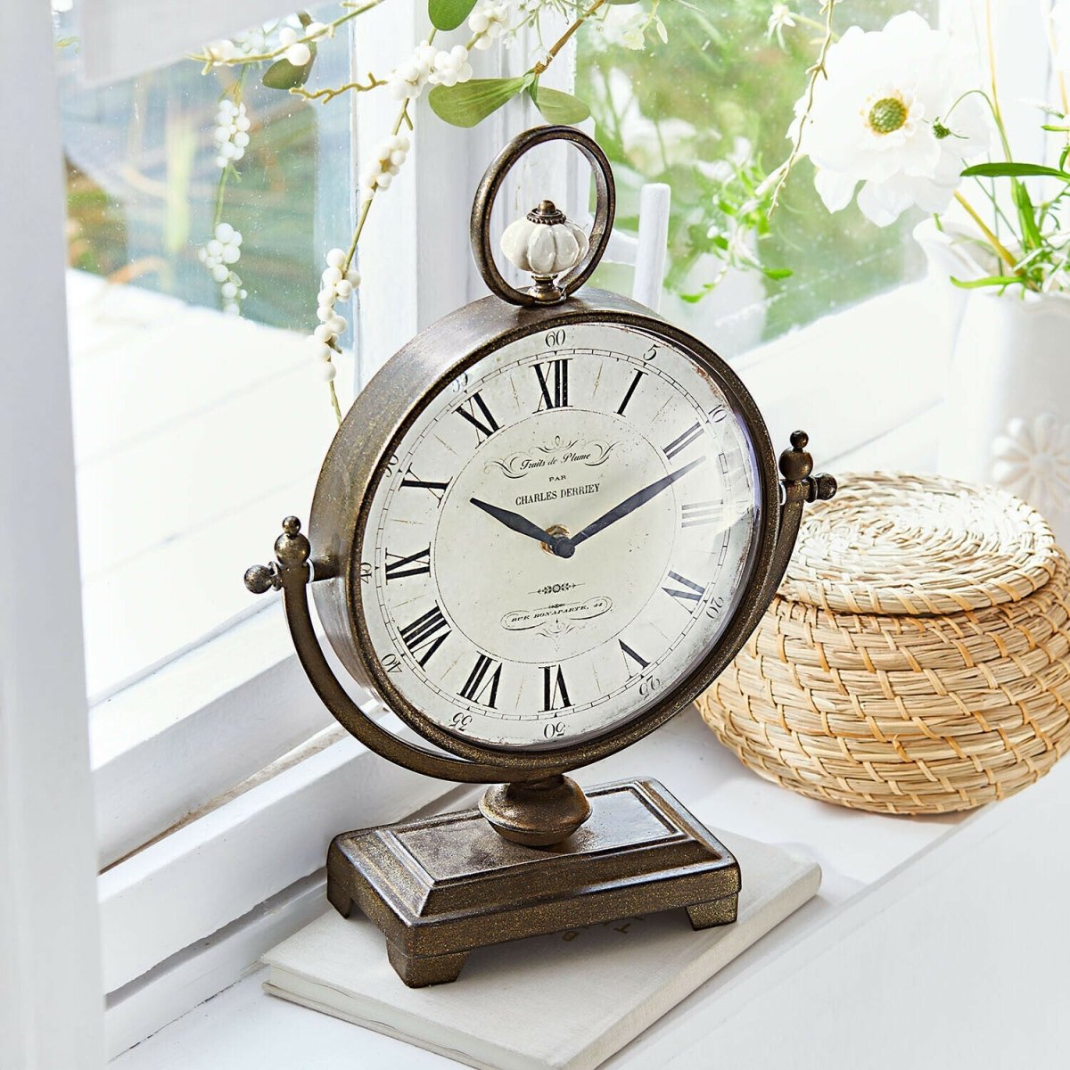 Vintage Tischuhr mit römischen Ziffern – Industrie-Design Antikbronze
