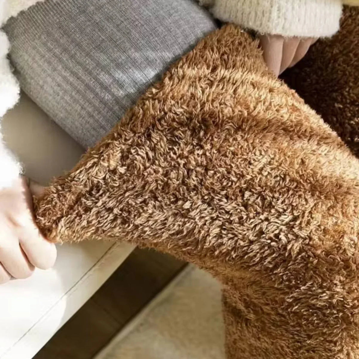 Flauschige Overknee-Socken mit Anti-Rutsch-Pads für zu Hause