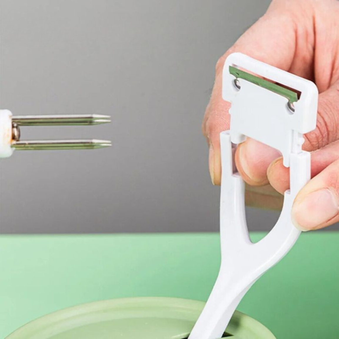 3-in-1 Apfelschäler mit integriertem Schneider - Küchengerät