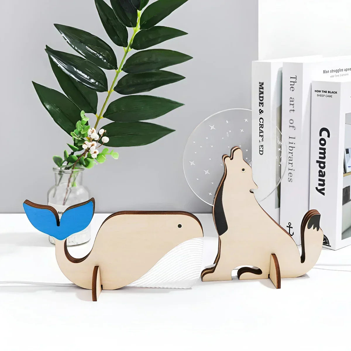 Tischlampe aus Holz mit Tiermotiv – warmes LED-Licht