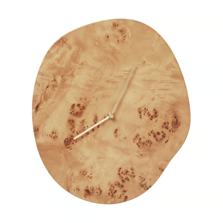 Skulpturale Wanduhr mit organischem Design – skandinavischer Stil