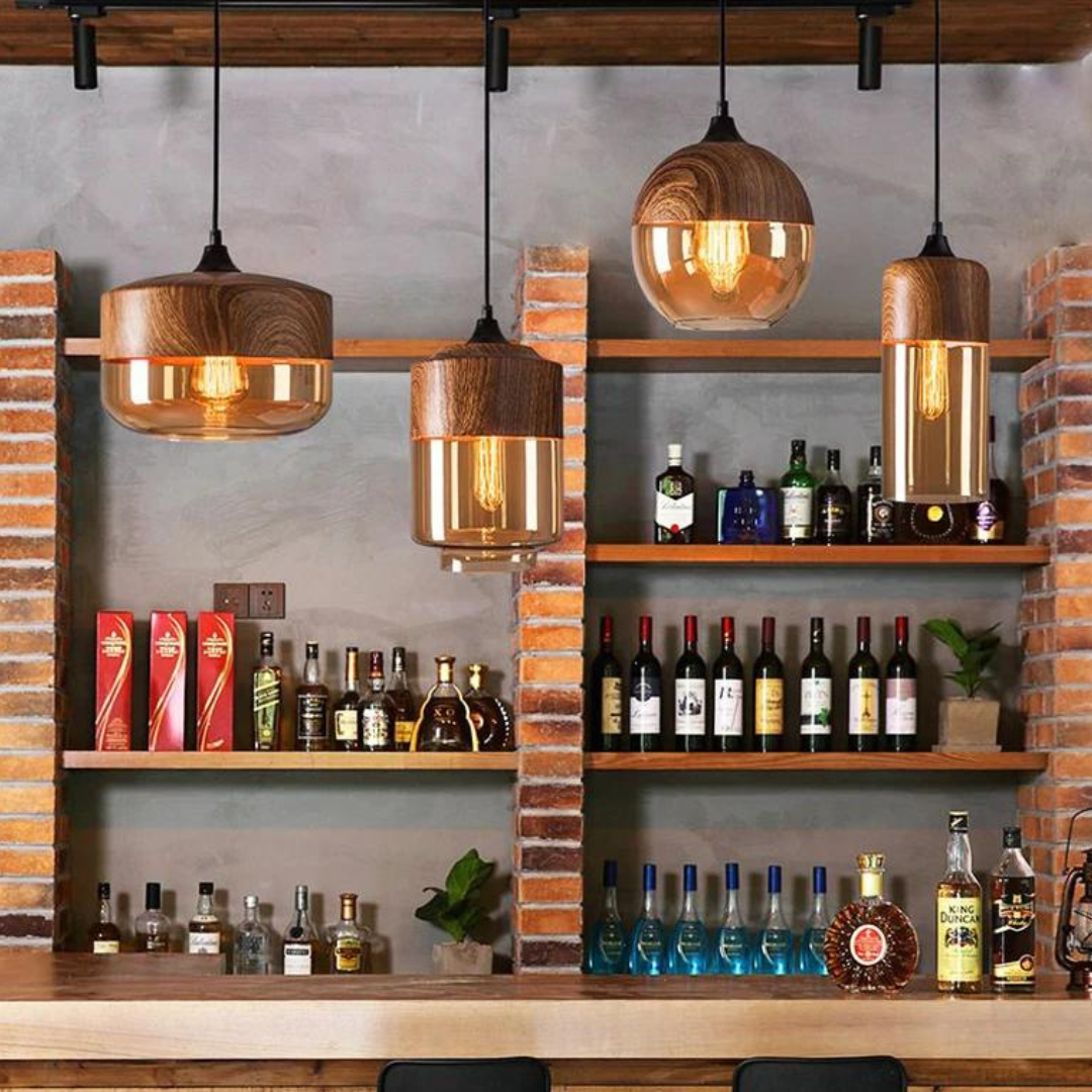Skandinavische Pendelleuchte aus Metall und Glas mit Holzoptik