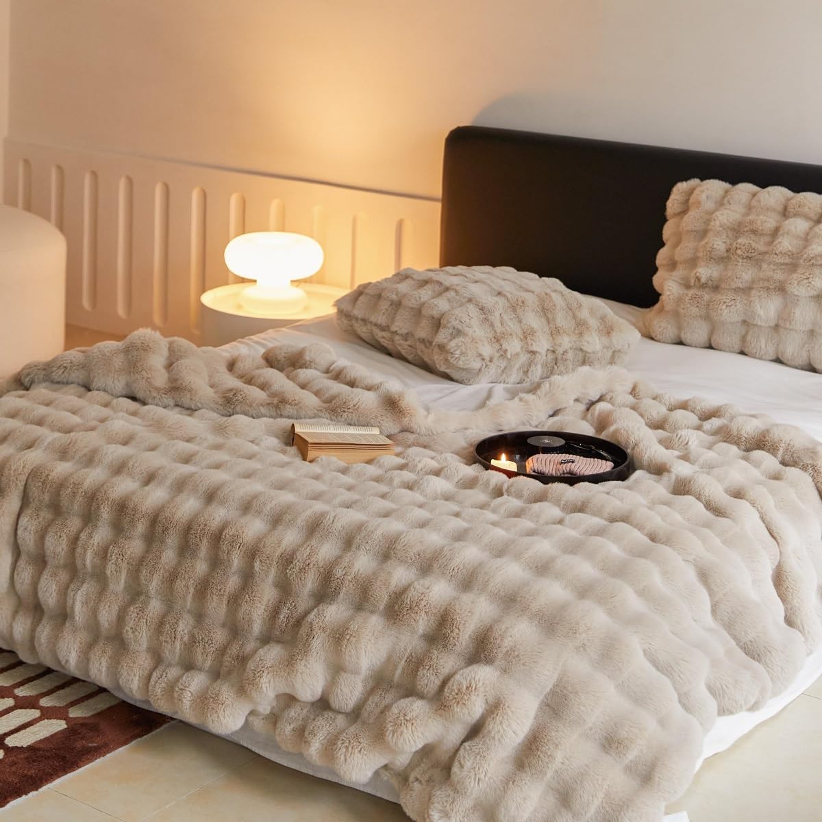 Gewichtsdecke mit Kunstfell und Chunky Knit Design