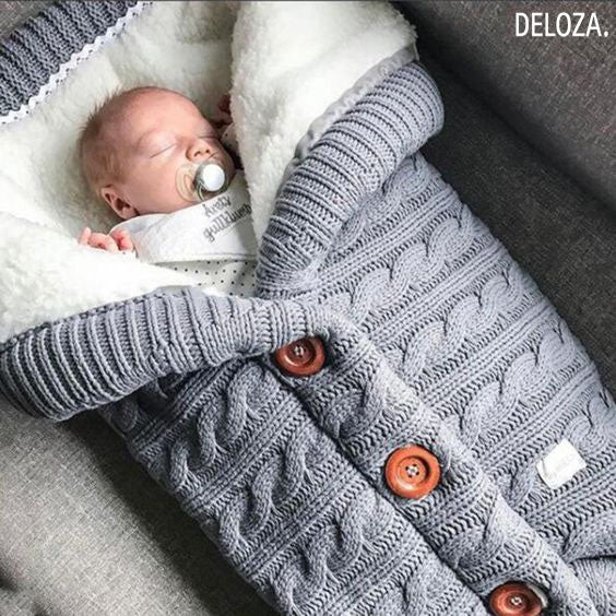 Gestrickter Baby Winterschlafsack 0-12 Monate mit Knöpfen