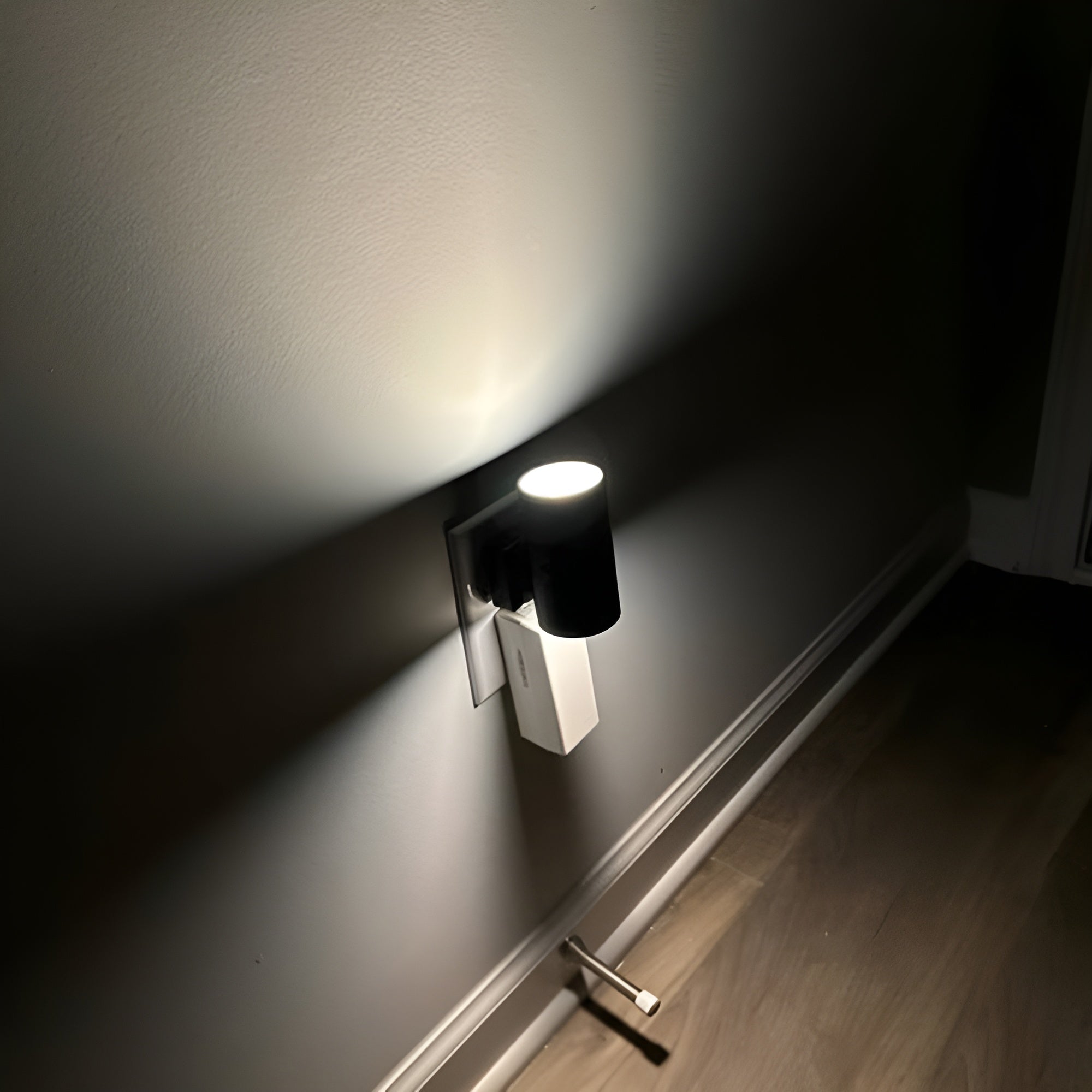 Dimmbares LED-Nachtlicht mit Drehregler – Warmweiß für Steckdose