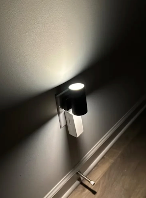 Steckdosen-Wandleuchte LED dimmbar mit Dämmerungssensor – 10W