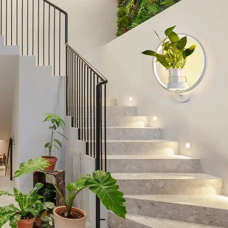 Wandleuchte mit Pflanzenelement - Botanische LED Lampe für Innenräume