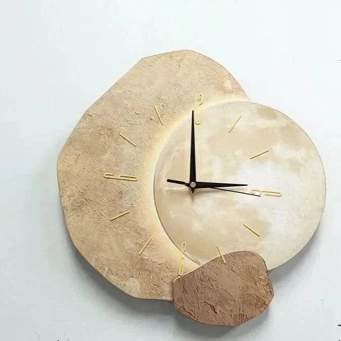 Moderne Holz-Wanduhr mit lautlosem Uhrwerk und USB-Beleuchtung