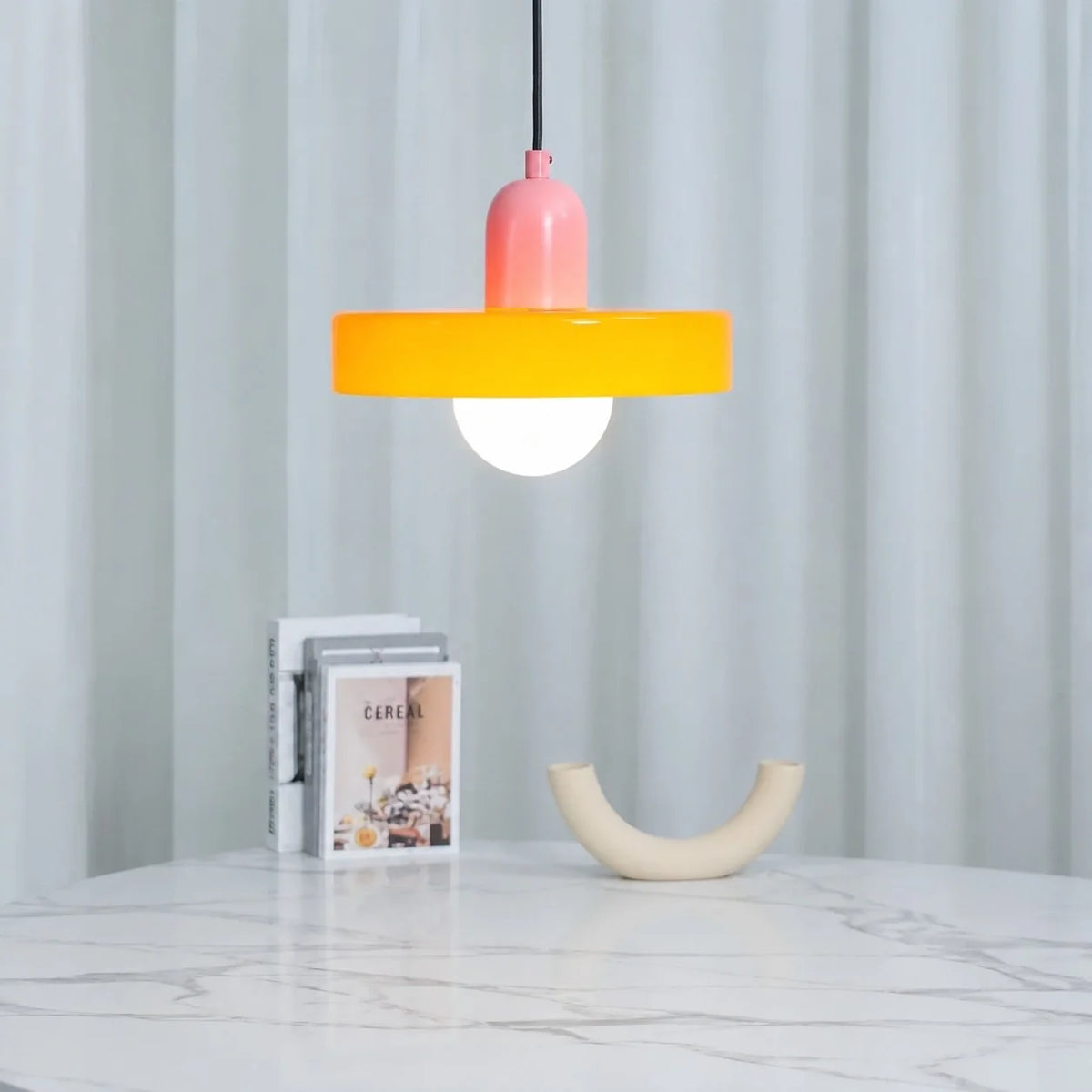 Glas Pendelleuchte mit Kugelschirm – dekorative Hängeleuchte