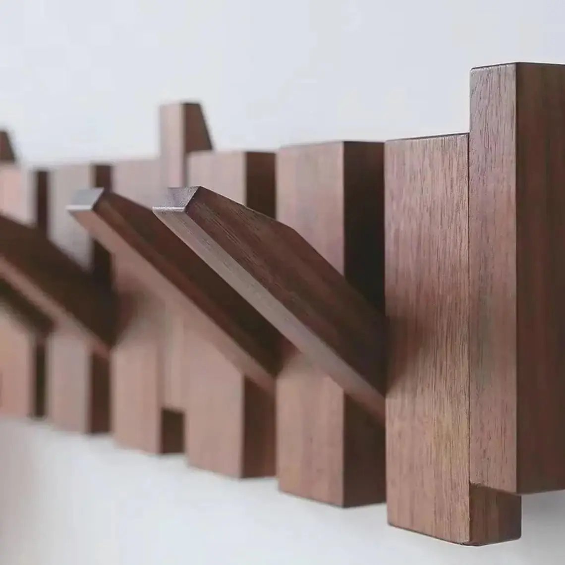 Wandgarderobe mit 8 klappbaren Haken aus Hartholz für Flur