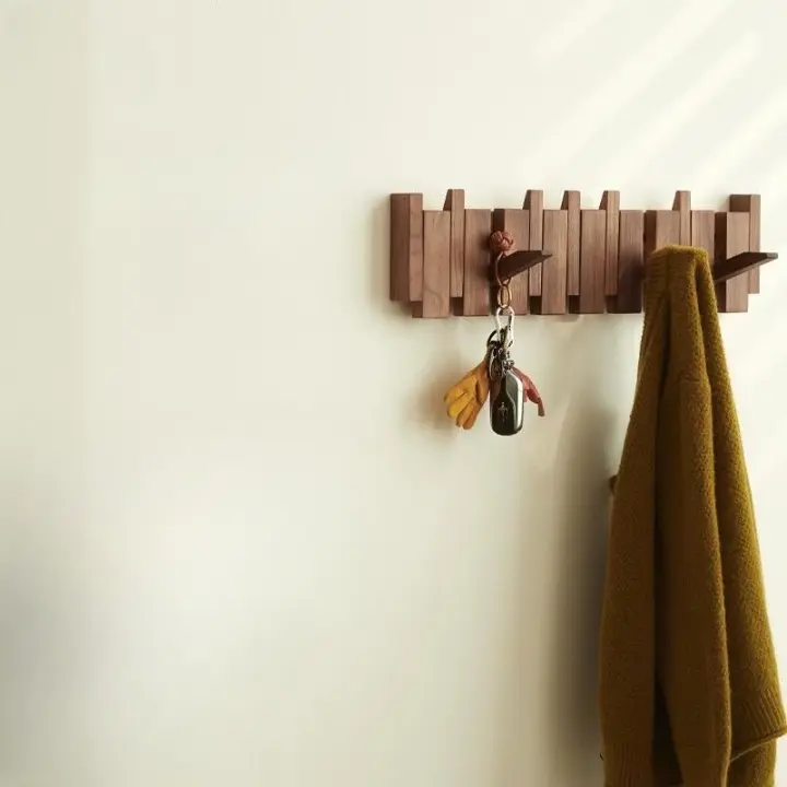 Wandgarderobe mit 8 klappbaren Haken aus Hartholz für Flur