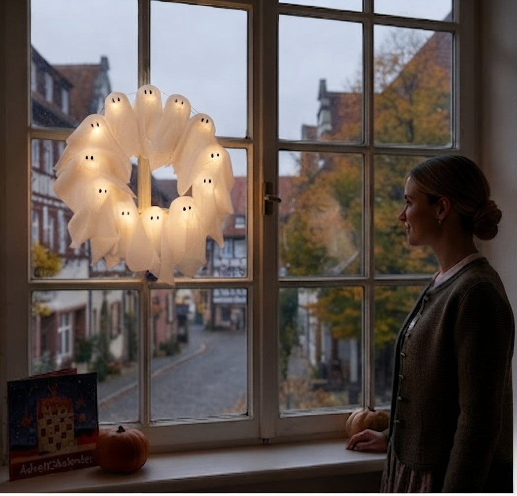 Halloween Kranz mit LED Beleuchtung – 12 leuchtende Geister, 31 cm