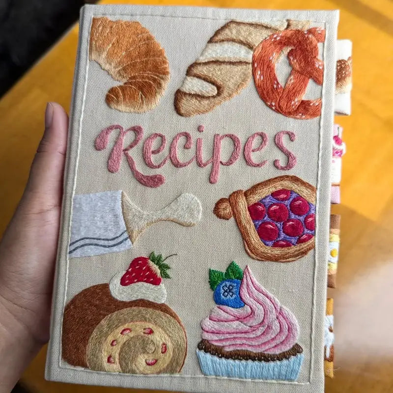 Rezeptbuch handbestickt mit spritzwassergeschützten Seiten