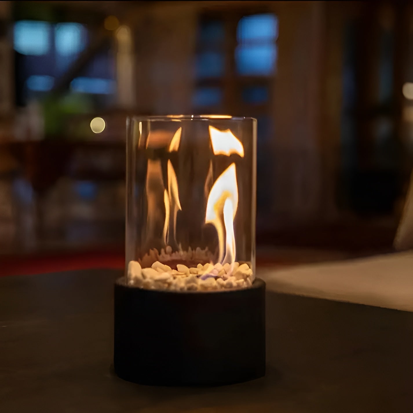 Tischkamin mit Glaszylinder – Bioethanol Tischfeuer für drinnen und draußen