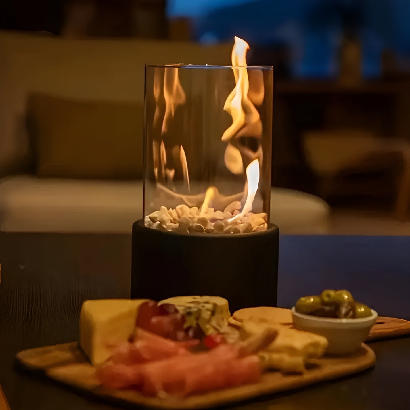 Tischkamin mit Glaszylinder – Bioethanol Tischfeuer für drinnen und draußen