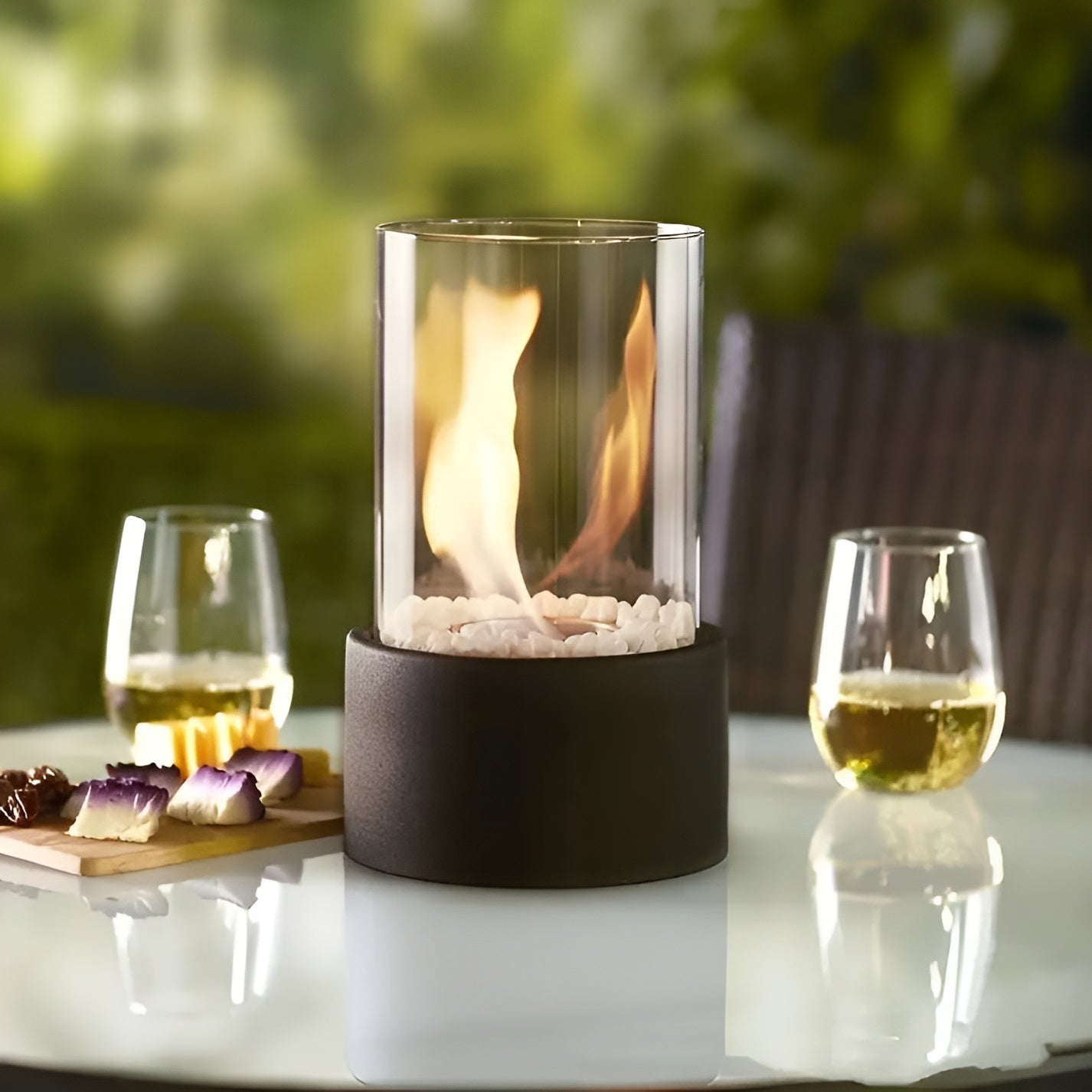 Tischkamin mit Glaszylinder – Bioethanol Tischfeuer für drinnen und draußen