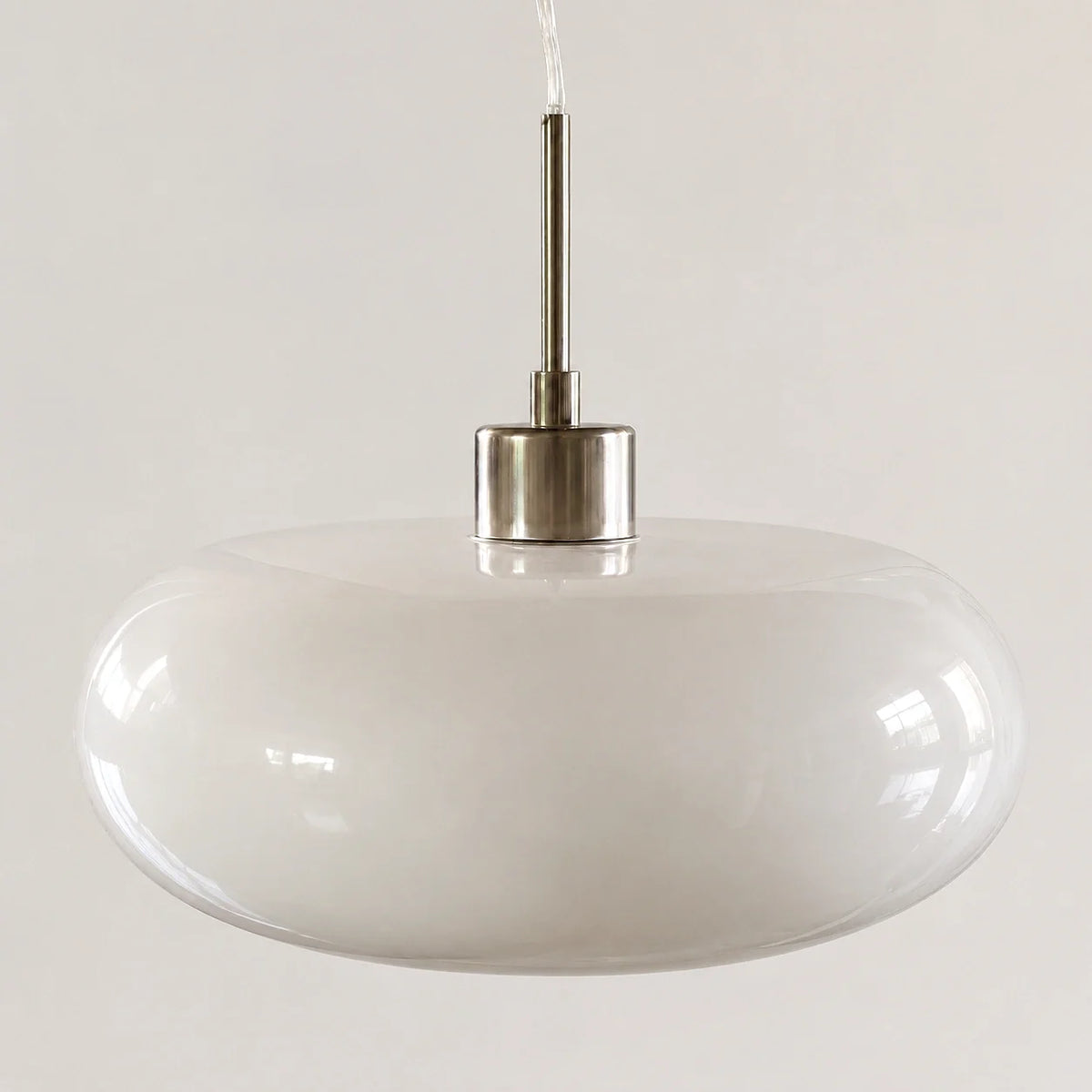 Glas-Pendelleuchte im Bauhaus-Stil für moderne Innenräume