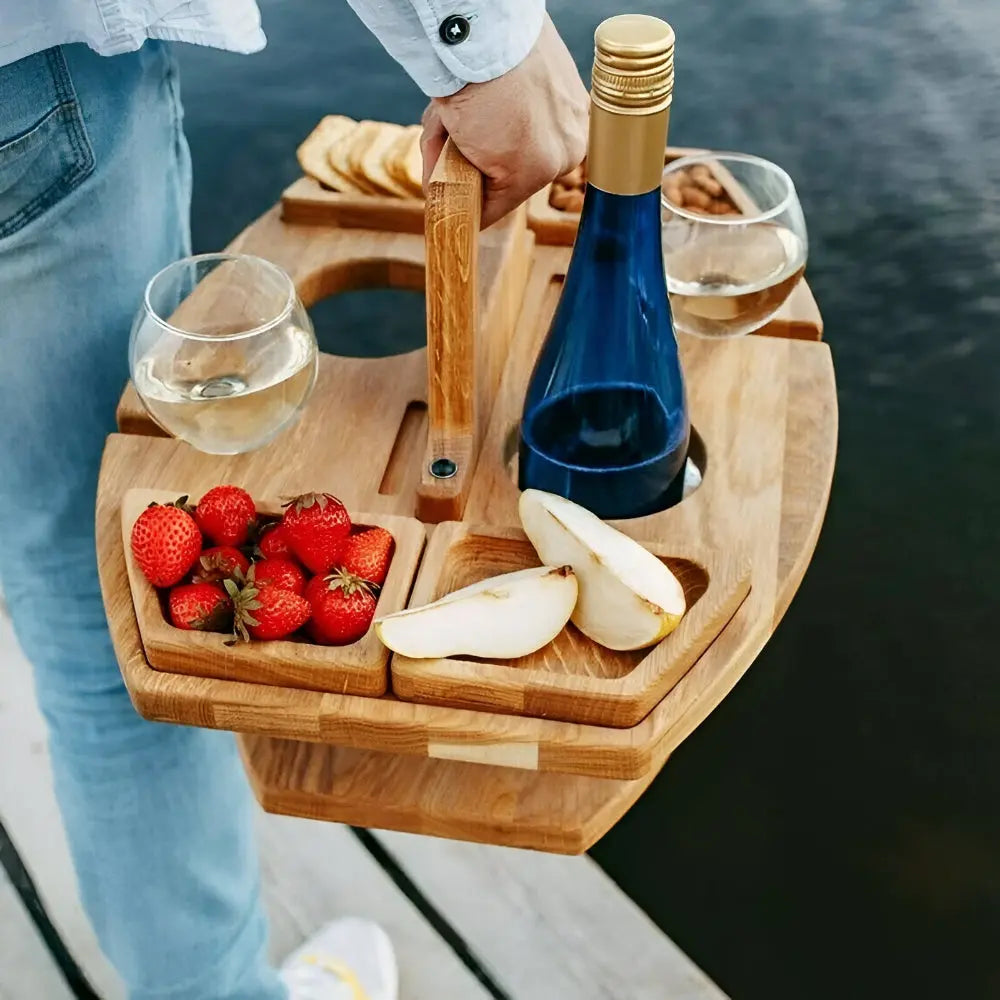 Klappbarer Picknick Weintisch aus Holz mit Glashalterung und Snackfächern