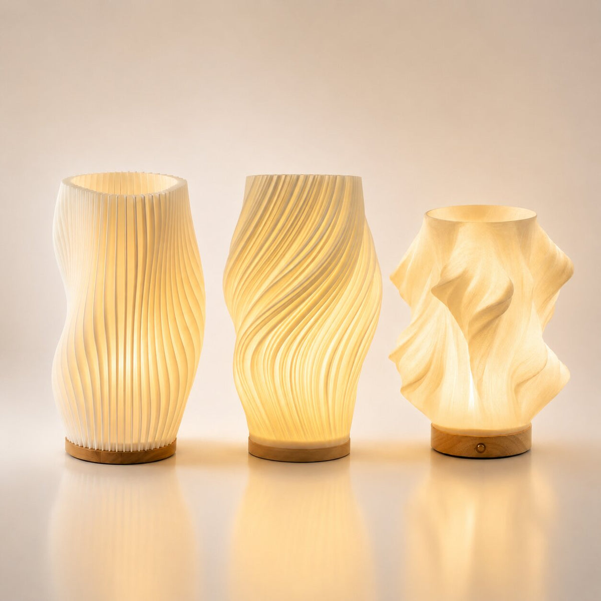 LED Tischlampe mit skulpturaler Struktur und Licht-Schatteneffekt