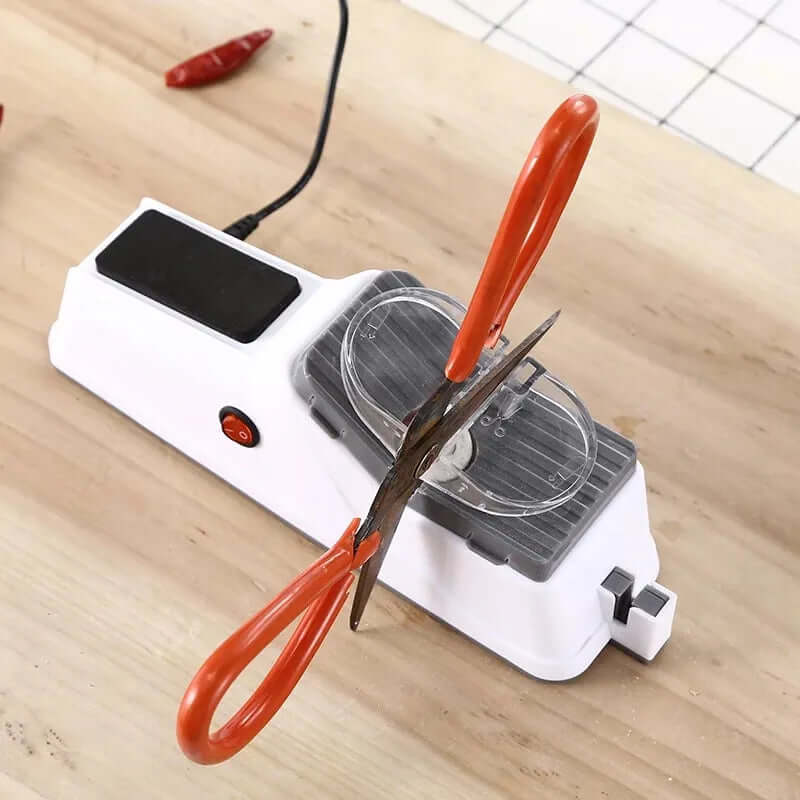 Elektrischer Messerschärfer – kabellos und sicher schärfen