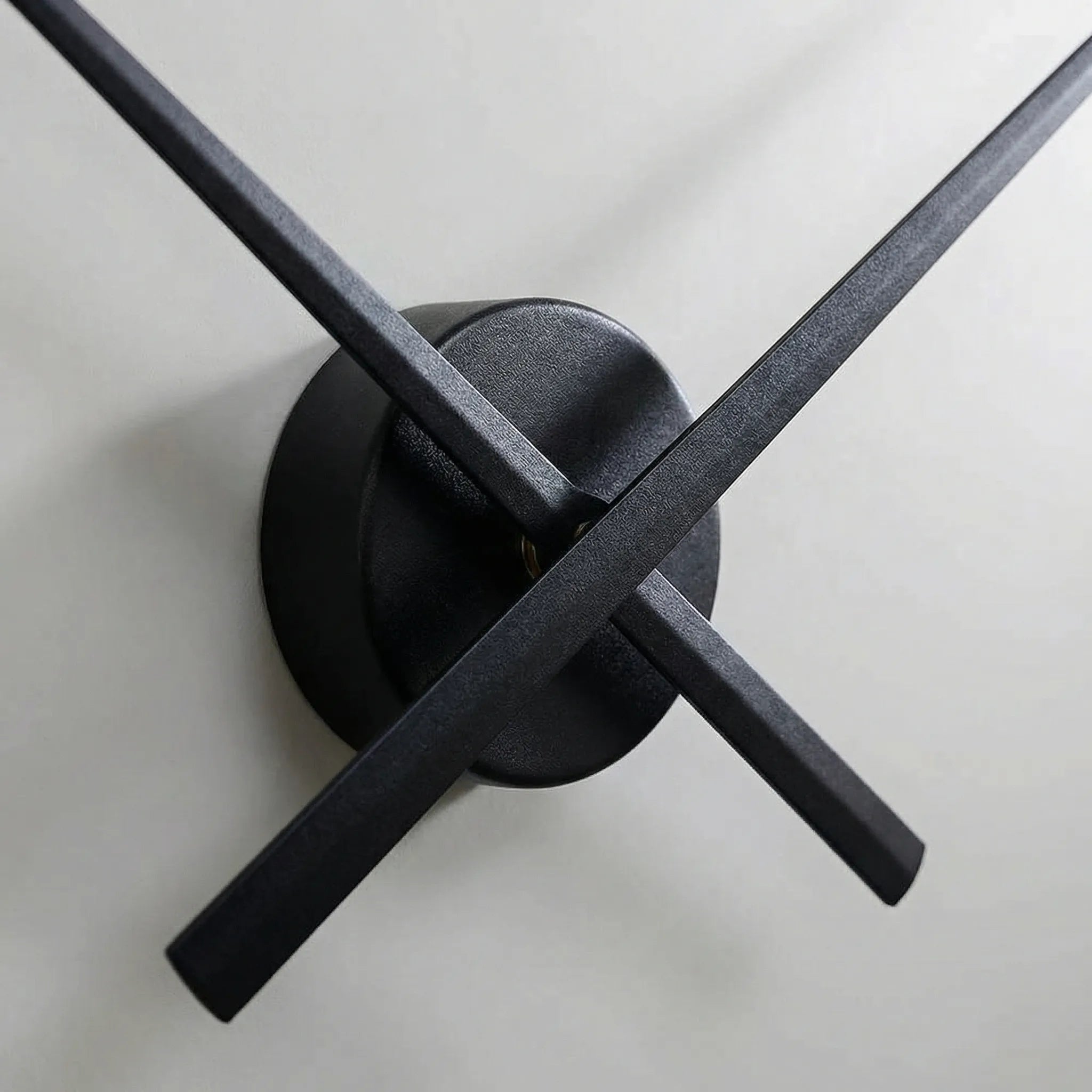 Minimalistische Wanduhr rahmenlos – leises Quarzwerk für moderne Räume