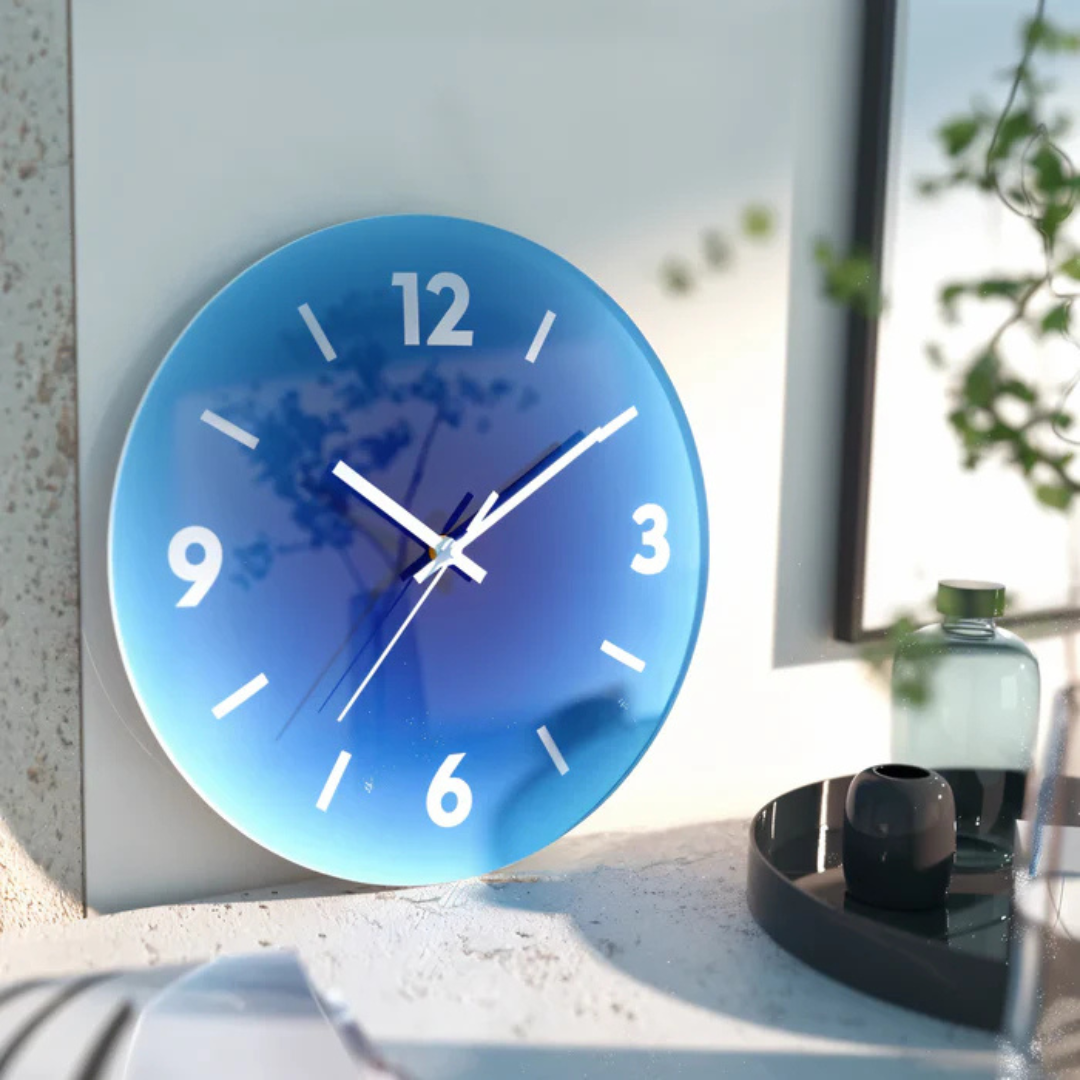 Wanduhr aus Glas mit Acrylzifferblatt – modern und geräuschlos