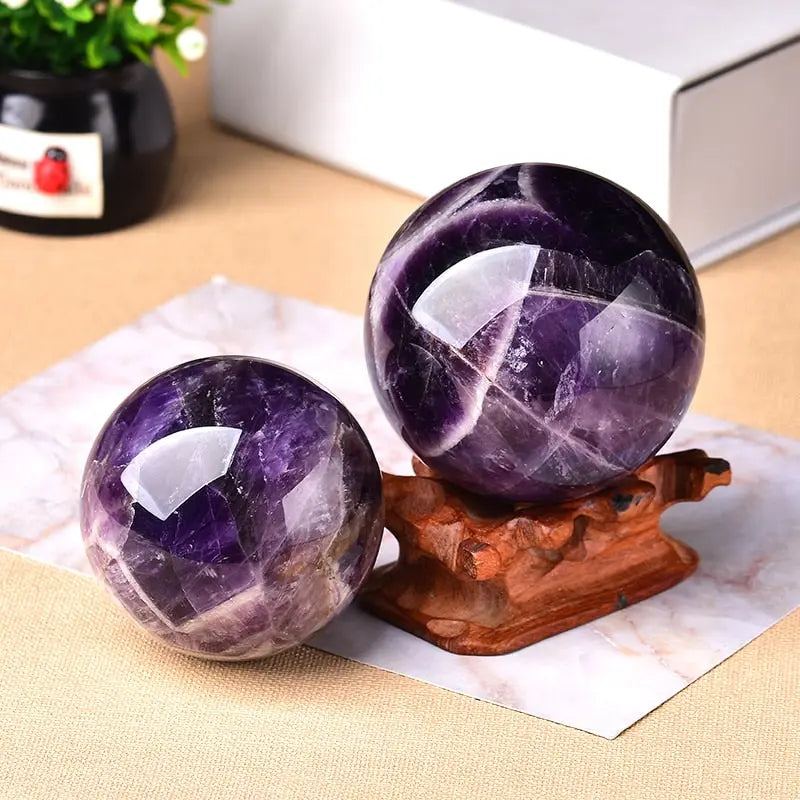 Amethyst Kugel handpoliert mit Holzständer - Naturstein Dekoration