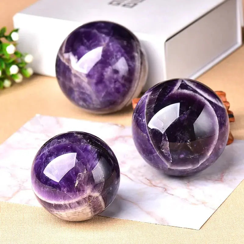 Amethyst Kugel handpoliert mit Holzständer - Naturstein Dekoration
