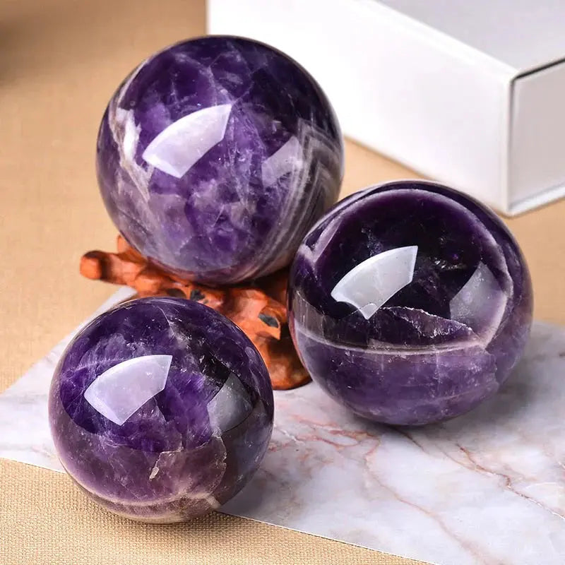 Amethyst Kugel handpoliert mit Holzständer - Naturstein Dekoration
