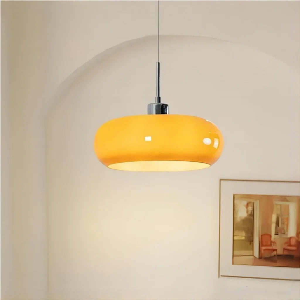 Glas-Pendelleuchte im Bauhaus-Stil für moderne Innenräume