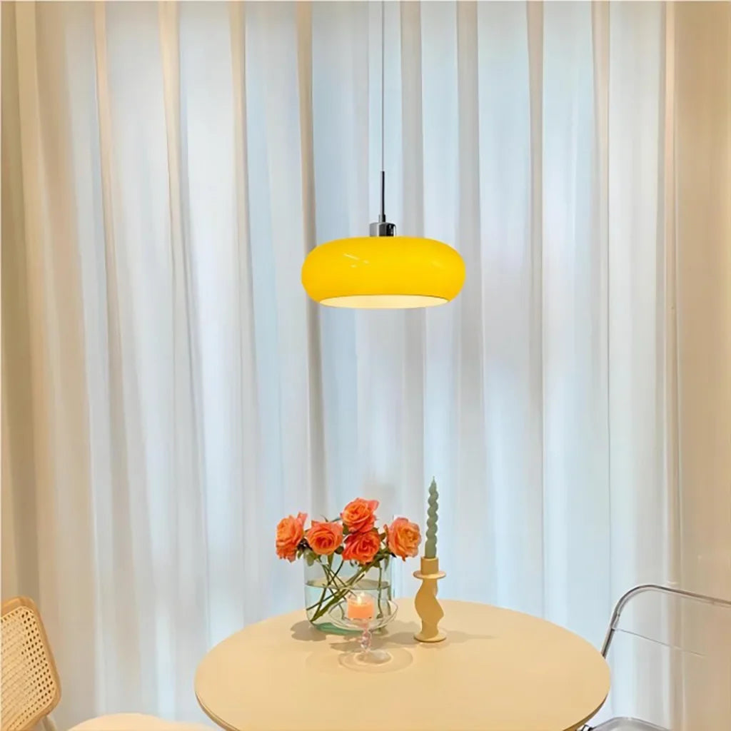 Glas-Pendelleuchte im Bauhaus-Stil für moderne Innenräume