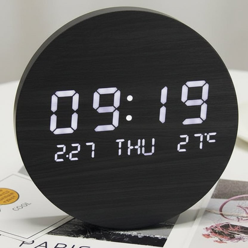 Digitale LED Tischuhr im skandinavischen Design – minimalistisch