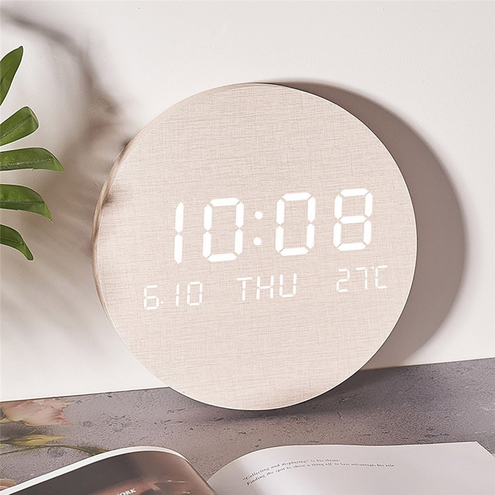 Digitale LED Tischuhr im skandinavischen Design – minimalistisch