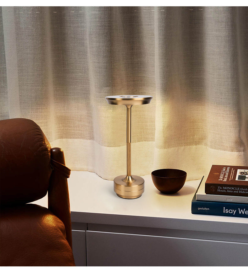 Kabellose Tischlampe mit warmweißem LED-Licht für Bar und Wohnbereich
