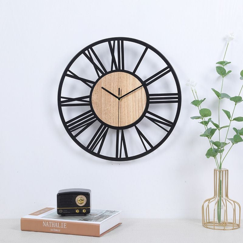 Wanduhr mit Holzoptik und lautlosem Quarzwerk – Skandinavisch