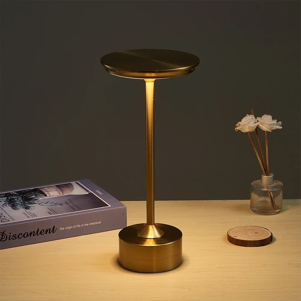 Kabellose Tischlampe mit warmweißem LED-Licht für Bar und Wohnbereich
