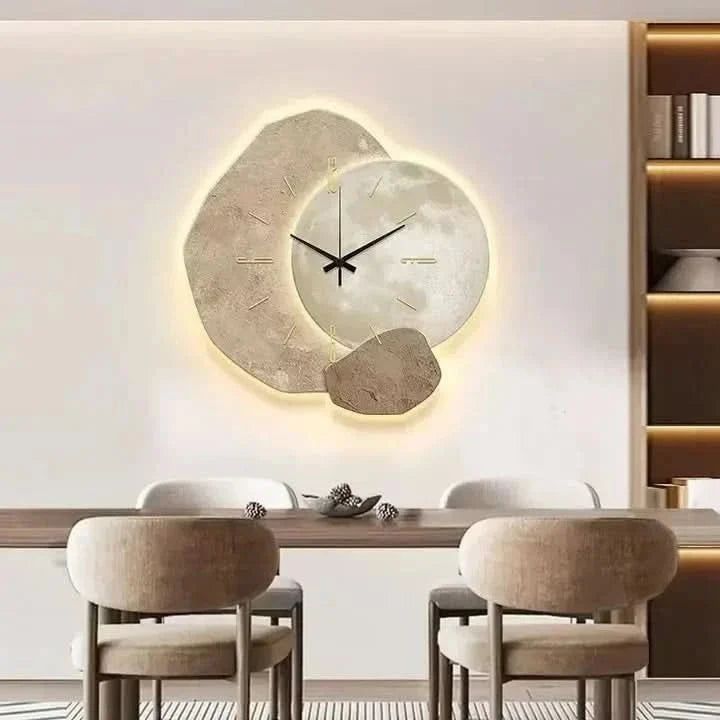 Moderne Holz-Wanduhr mit lautlosem Uhrwerk und USB-Beleuchtung