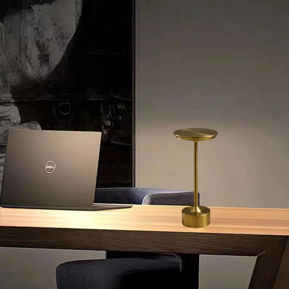 Kabellose Tischlampe mit warmweißem LED-Licht für Bar und Wohnbereich