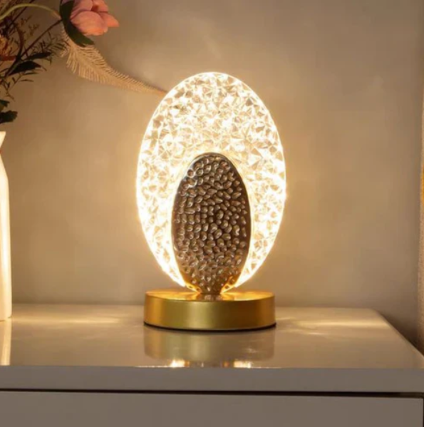 Tischlampe Pfauen-Design mit kristallähnlichen Lichtreflexen