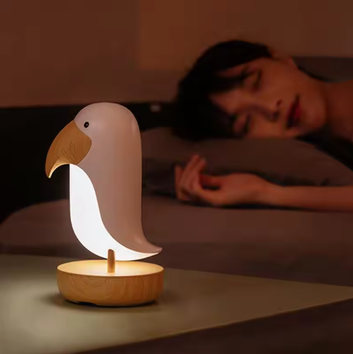 Wiederaufladbare Nachtlampe im Vogel-Design aus Holz