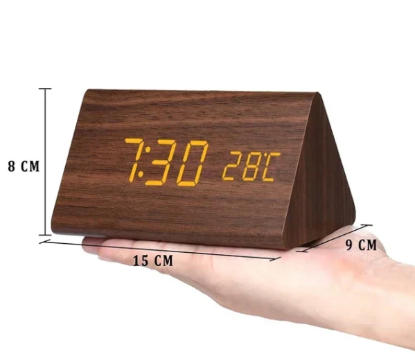 Digitaluhr aus Holz mit Sprachaktivierung und Weckfunktion