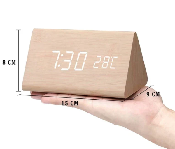 Digitaluhr aus Holz mit Sprachaktivierung und Weckfunktion