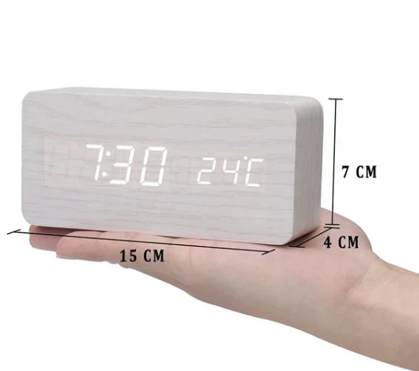 Digitaluhr aus Holz mit Sprachaktivierung und Weckfunktion