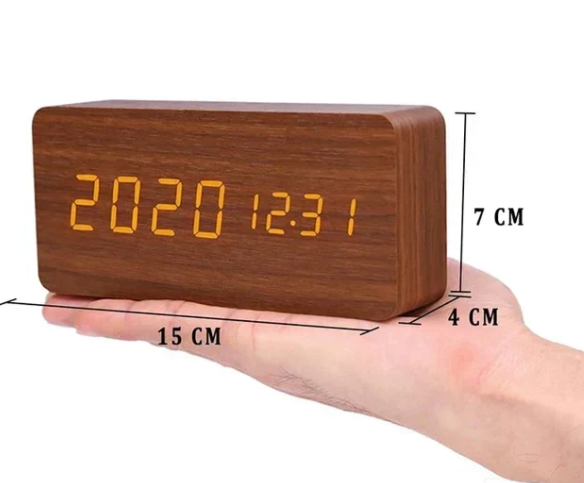 Digitaluhr aus Holz mit Sprachaktivierung und Weckfunktion