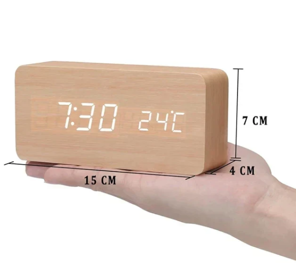 Digitaluhr aus Holz mit Sprachaktivierung und Weckfunktion