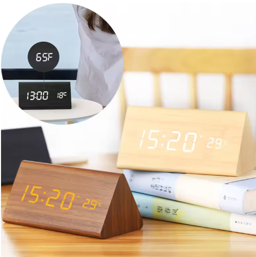 Digitaluhr aus Holz mit Sprachaktivierung und Weckfunktion